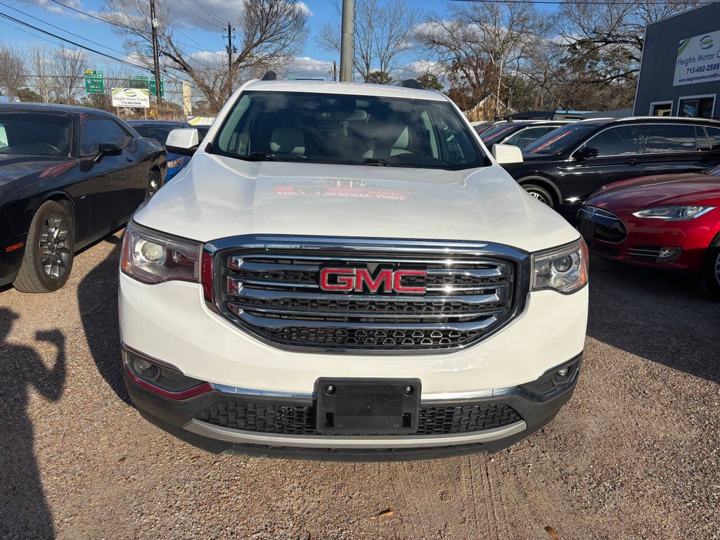 GMC Acadia Vehicle Full-screen Gallery Image 04