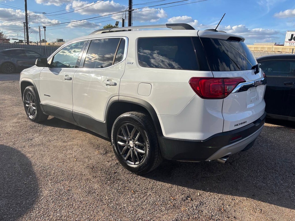 GMC Acadia Vehicle Full-screen Gallery Image 06