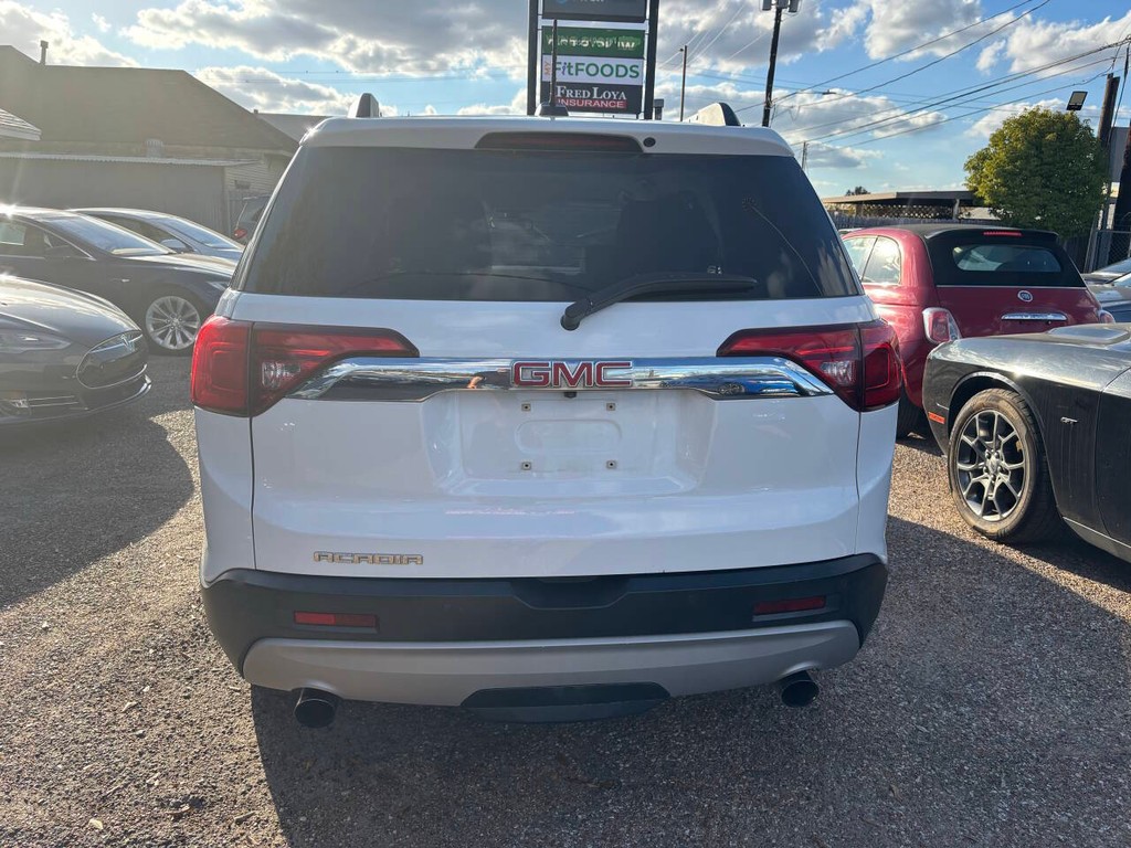 GMC Acadia Vehicle Full-screen Gallery Image 07