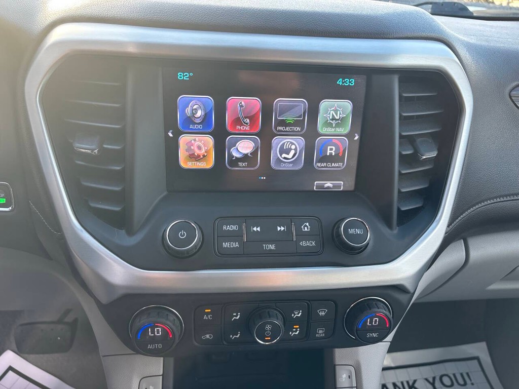 GMC Acadia Vehicle Full-screen Gallery Image 18