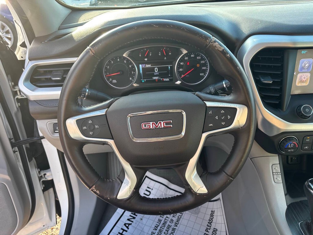 GMC Acadia Vehicle Full-screen Gallery Image 21