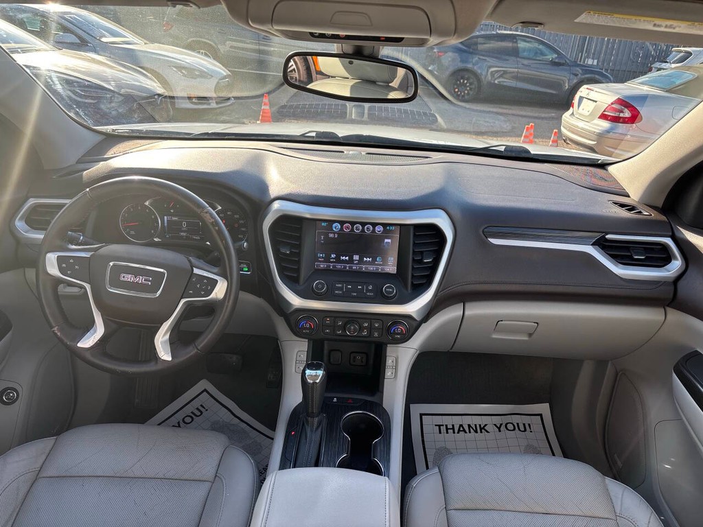 GMC Acadia Vehicle Full-screen Gallery Image 22