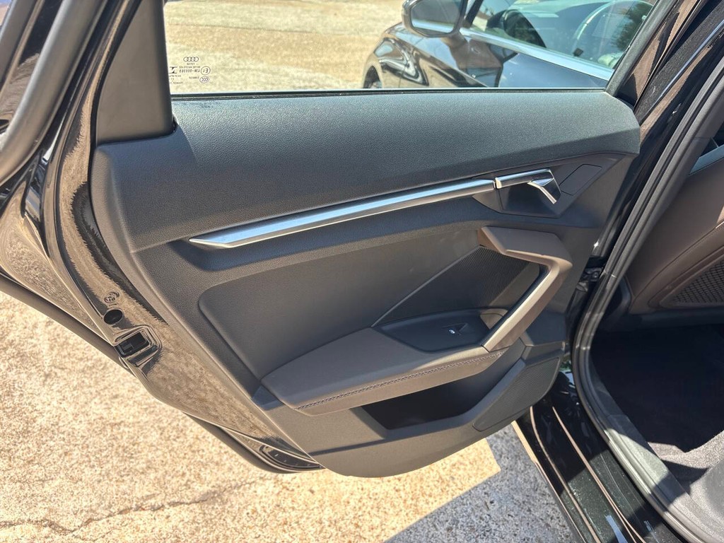 Audi A3 Sedan Vehicle Full-screen Gallery Image 15