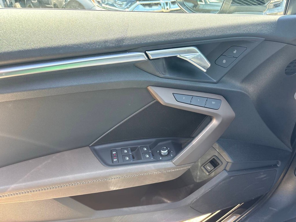 Audi A3 Sedan Vehicle Full-screen Gallery Image 25