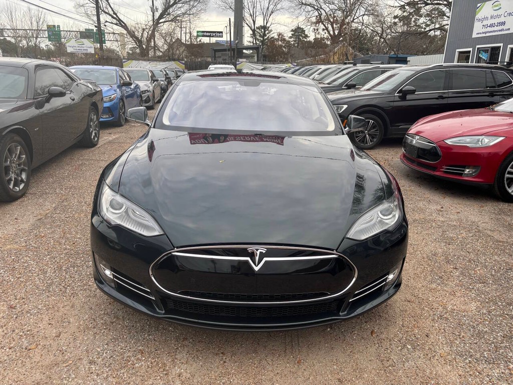 Tesla Model S Vehicle Full-screen Gallery Image 02