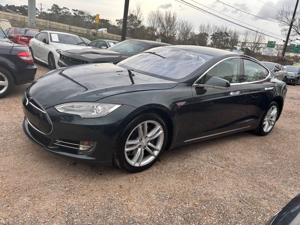 Tesla Model S Vehicle Full-screen Gallery Image 03