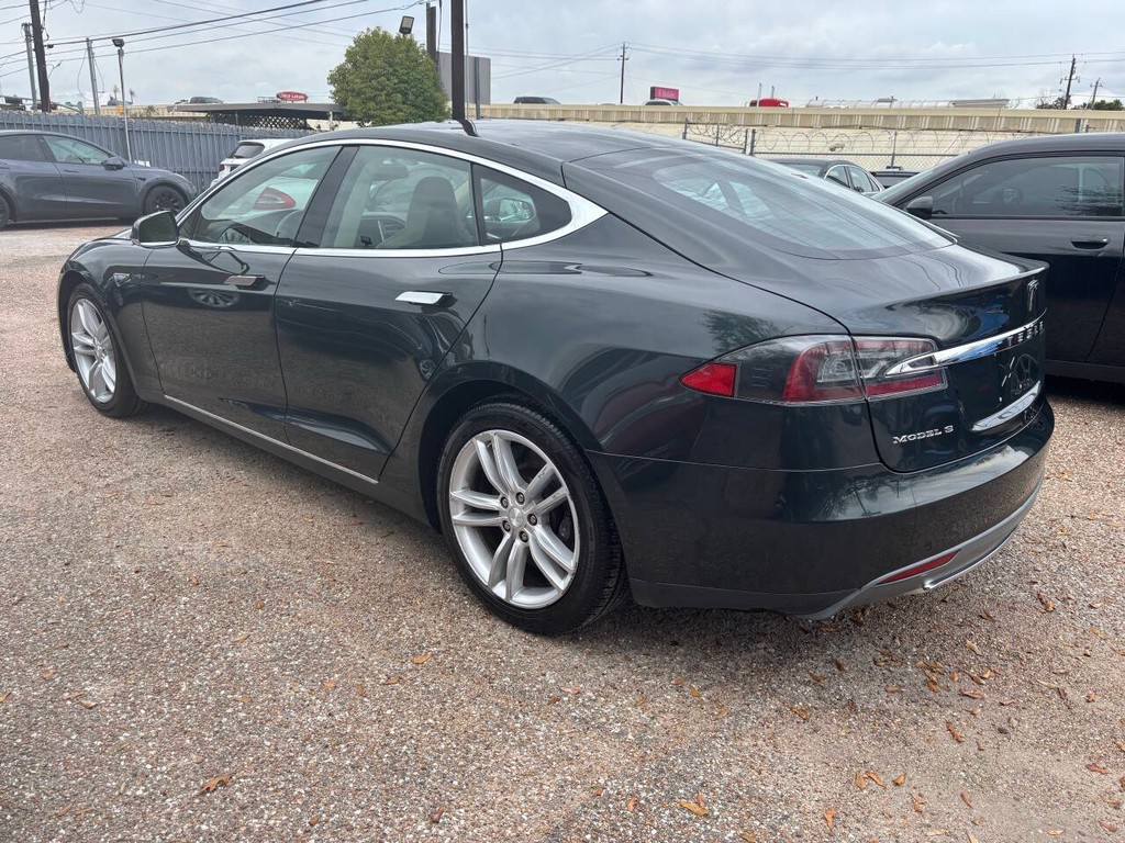 Tesla Model S Vehicle Full-screen Gallery Image 04