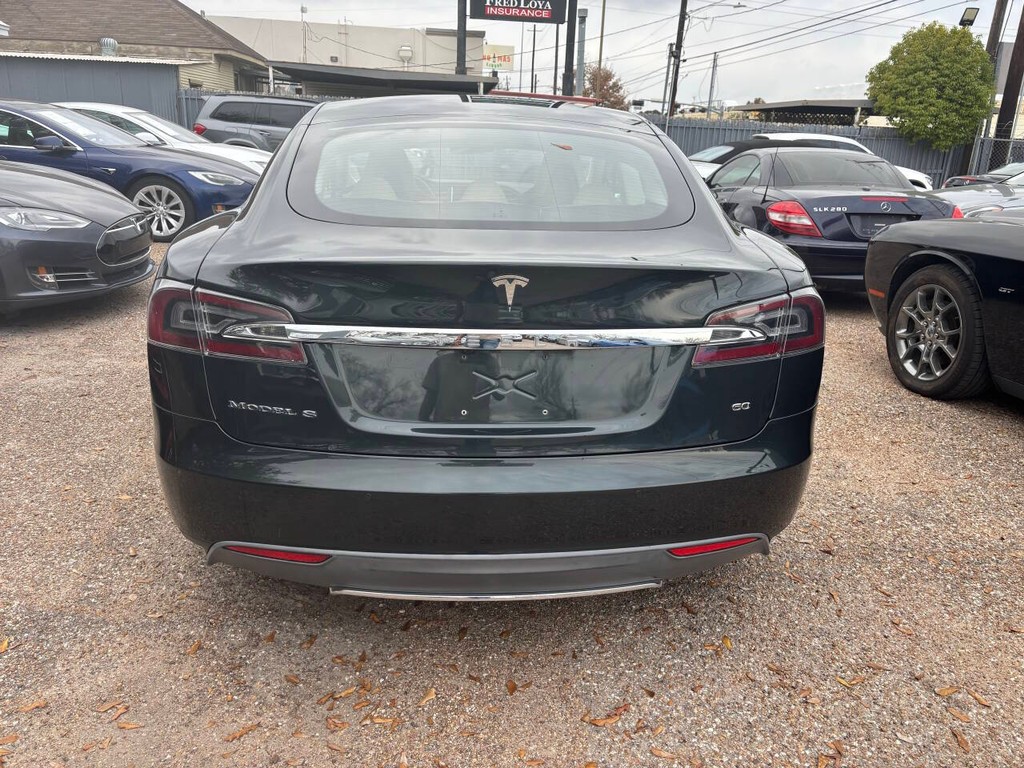 Tesla Model S Vehicle Full-screen Gallery Image 05