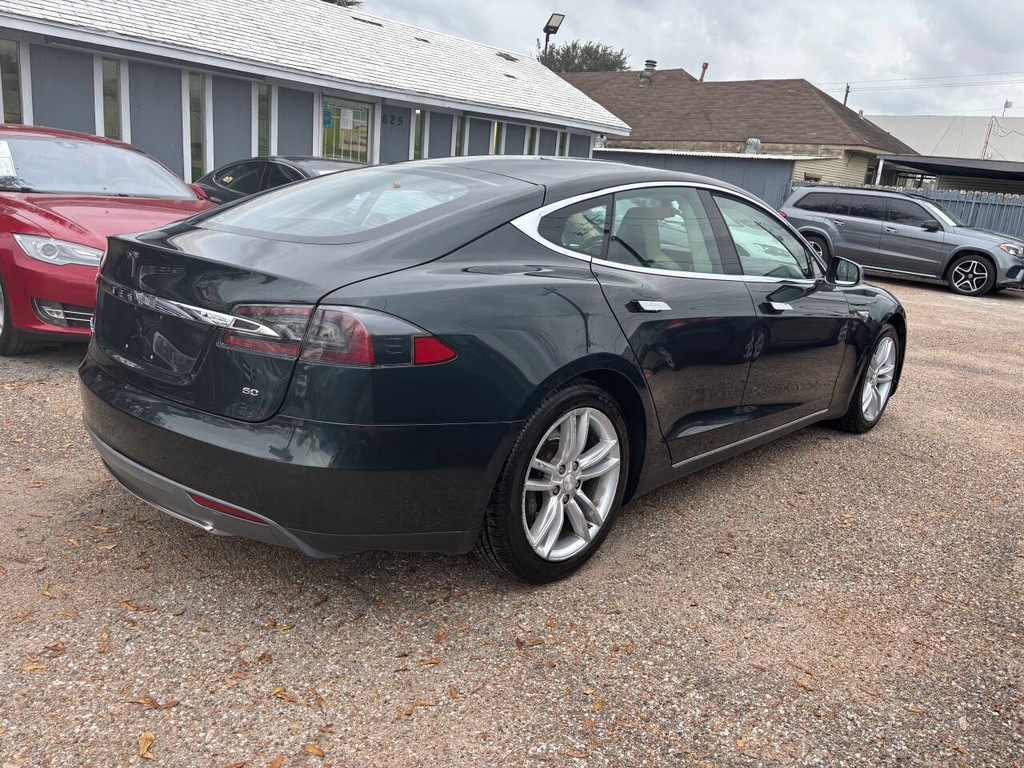 Tesla Model S Vehicle Full-screen Gallery Image 06