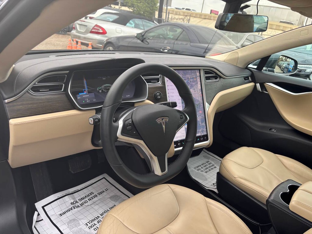 Tesla Model S Vehicle Full-screen Gallery Image 07