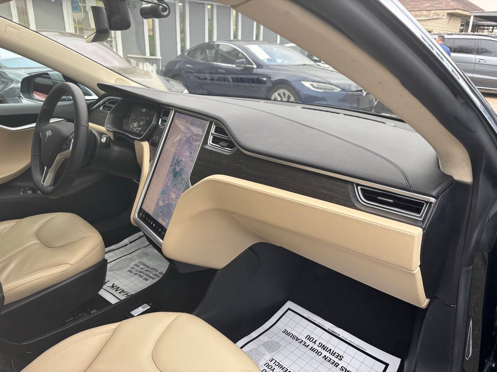 Tesla Model S Vehicle Full-screen Gallery Image 09