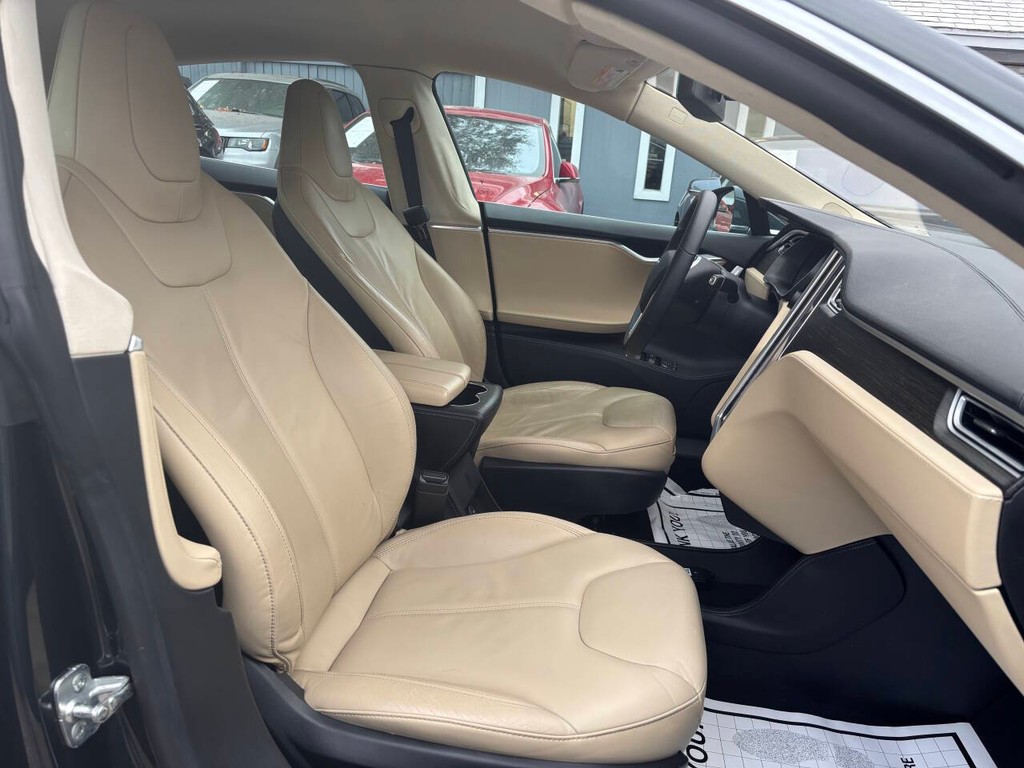 Tesla Model S Vehicle Full-screen Gallery Image 10