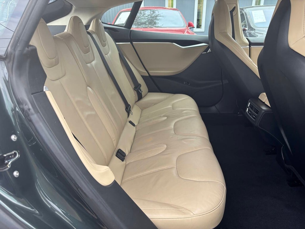 Tesla Model S Vehicle Full-screen Gallery Image 12