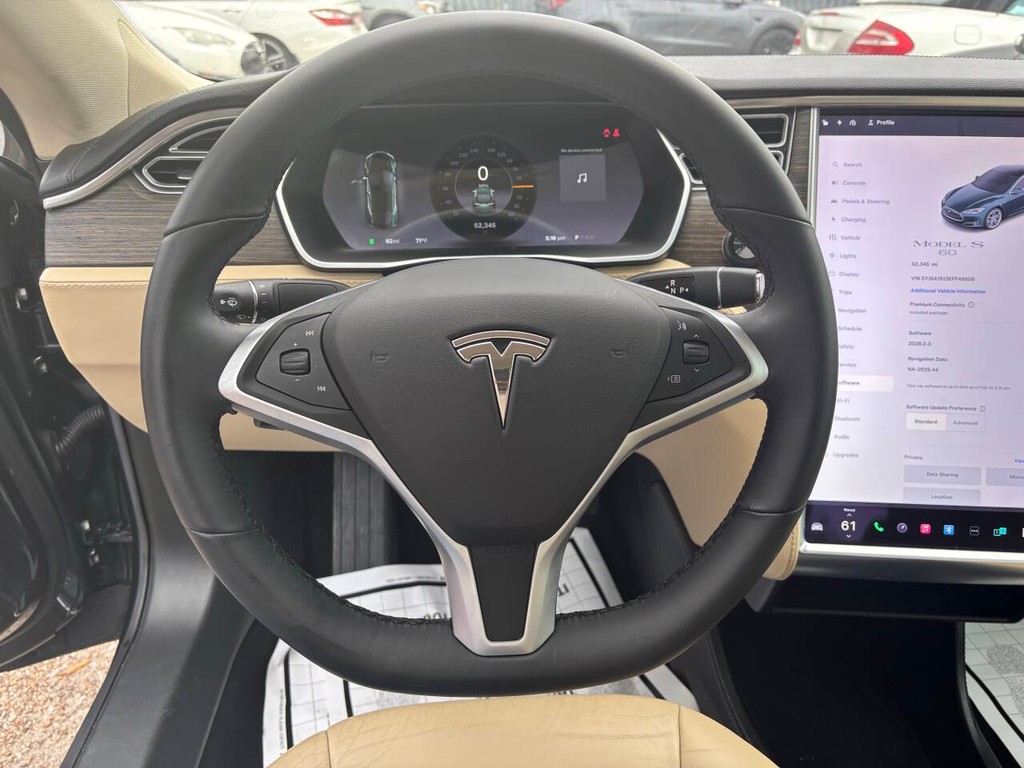 Tesla Model S Vehicle Full-screen Gallery Image 17