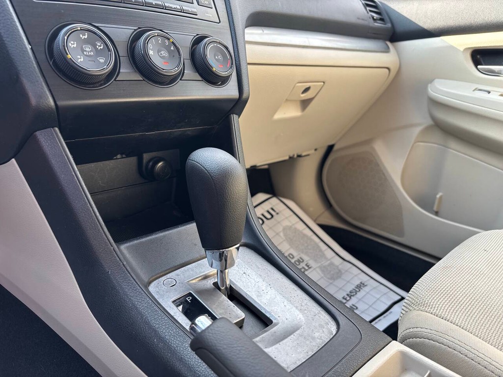 Subaru XV Crosstrek Vehicle Full-screen Gallery Image 15