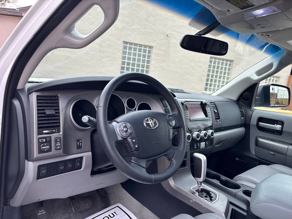 Toyota Sequoia Vehicle Full-screen Gallery Image 08