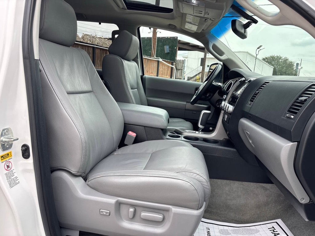 Toyota Sequoia Vehicle Full-screen Gallery Image 10