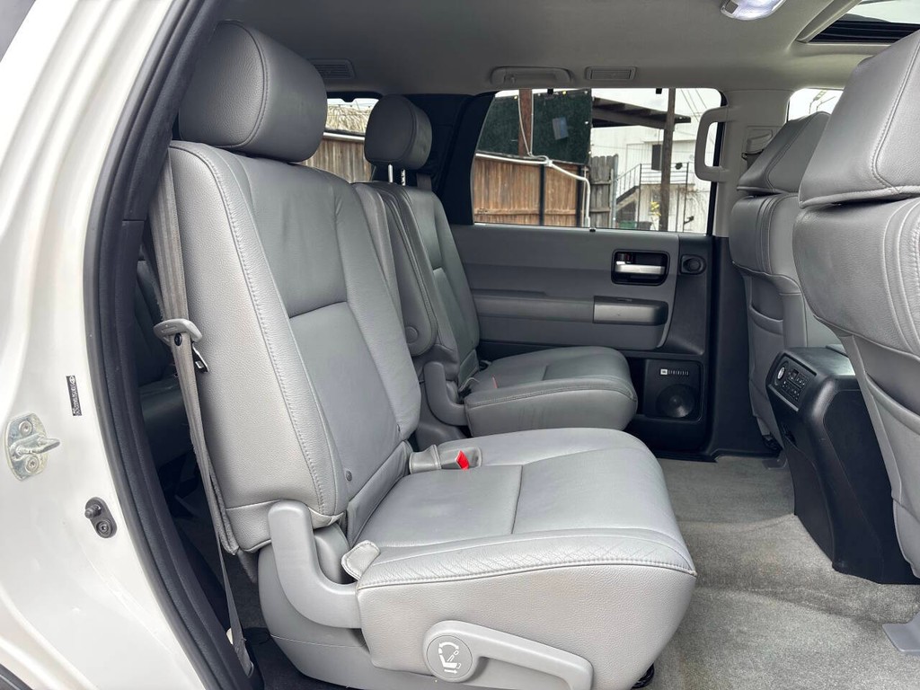 Toyota Sequoia Vehicle Full-screen Gallery Image 11