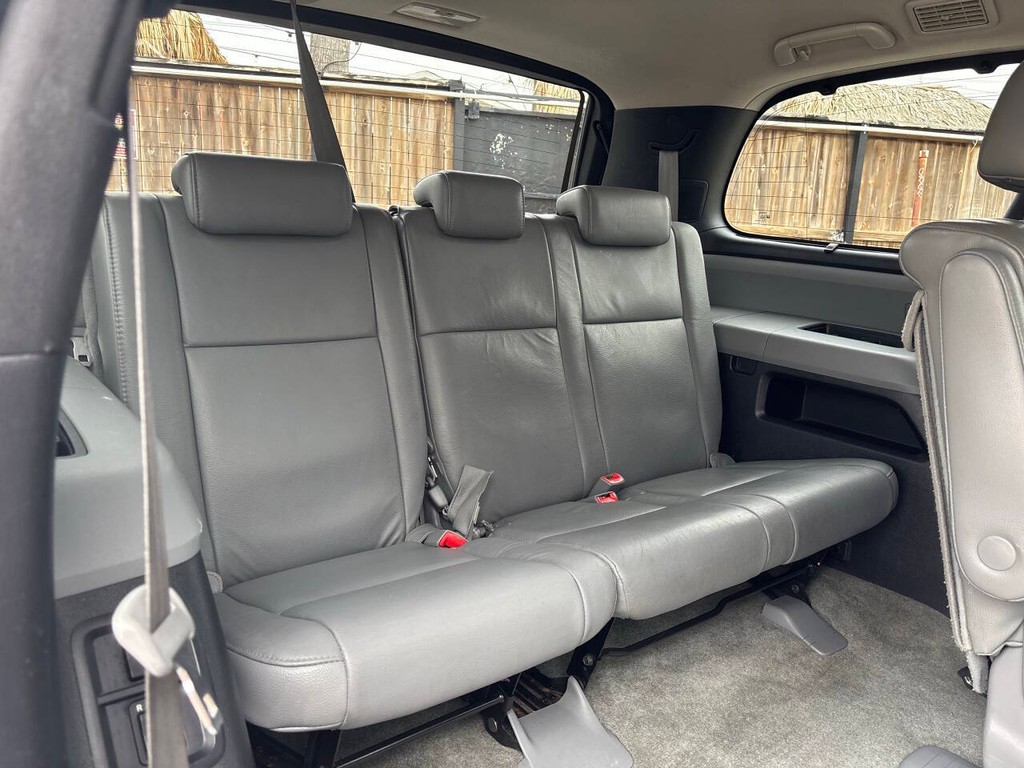 Toyota Sequoia Vehicle Full-screen Gallery Image 12