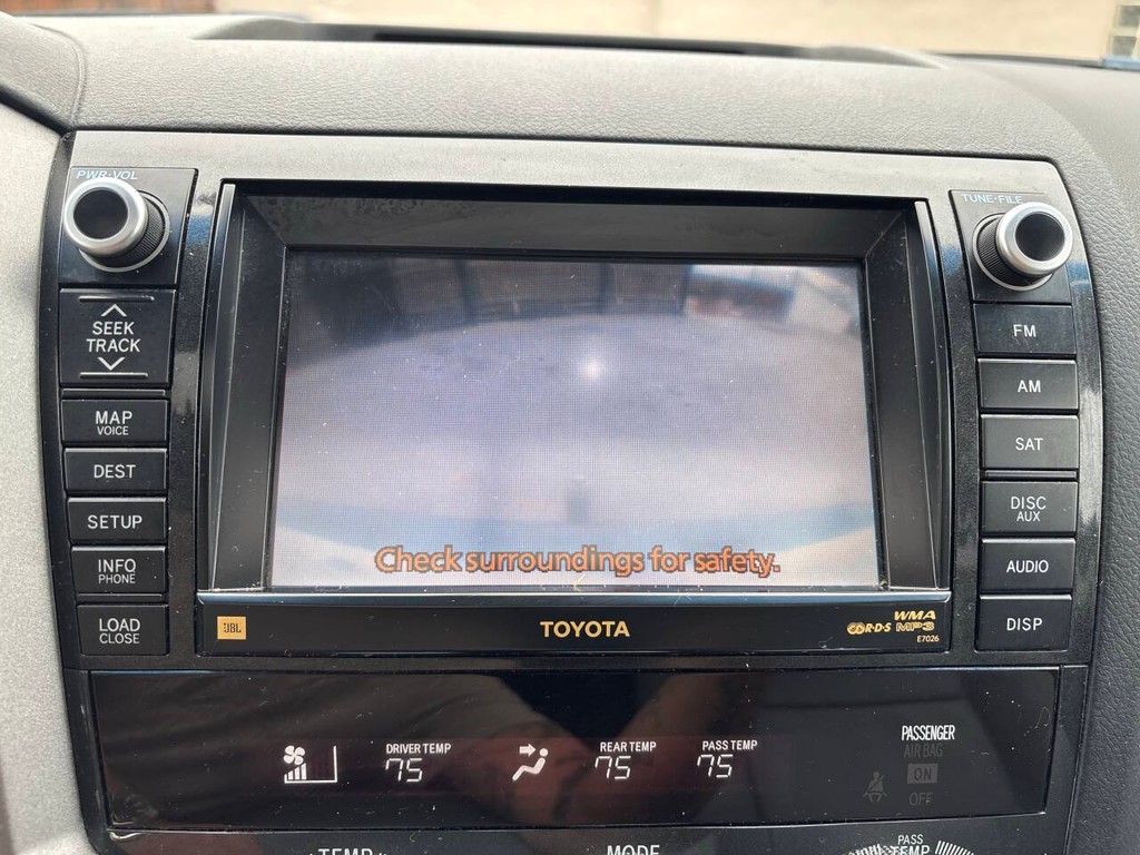 Toyota Sequoia Vehicle Full-screen Gallery Image 15