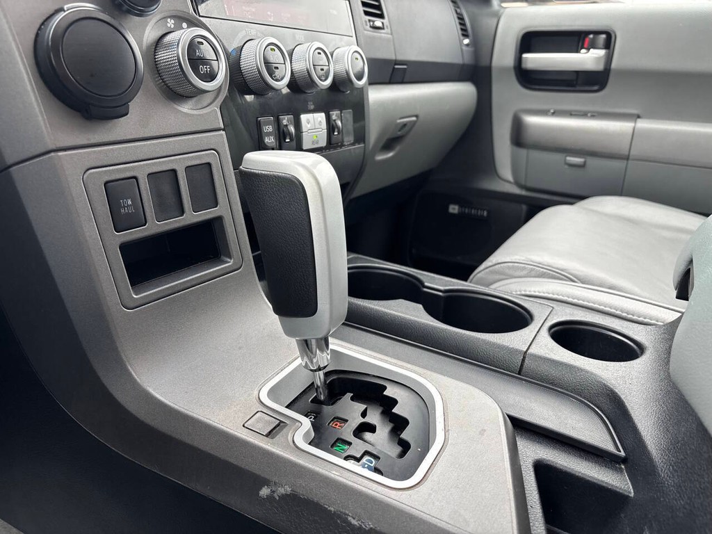 Toyota Sequoia Vehicle Full-screen Gallery Image 16