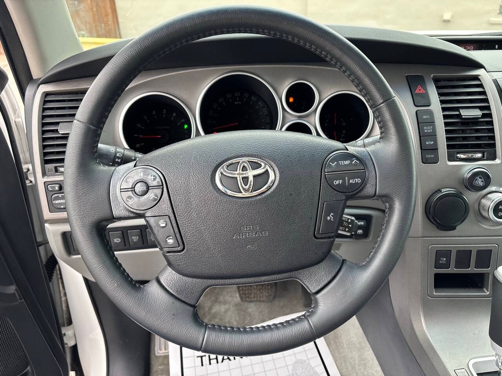 Toyota Sequoia Vehicle Full-screen Gallery Image 17