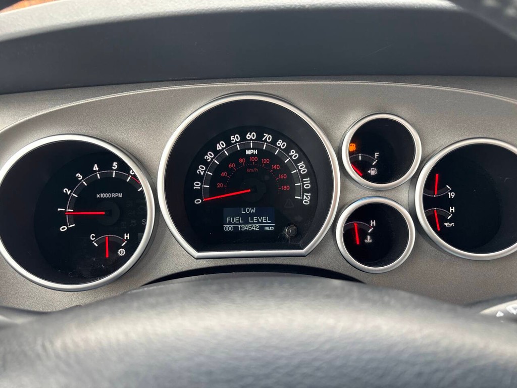Toyota Sequoia Vehicle Full-screen Gallery Image 19