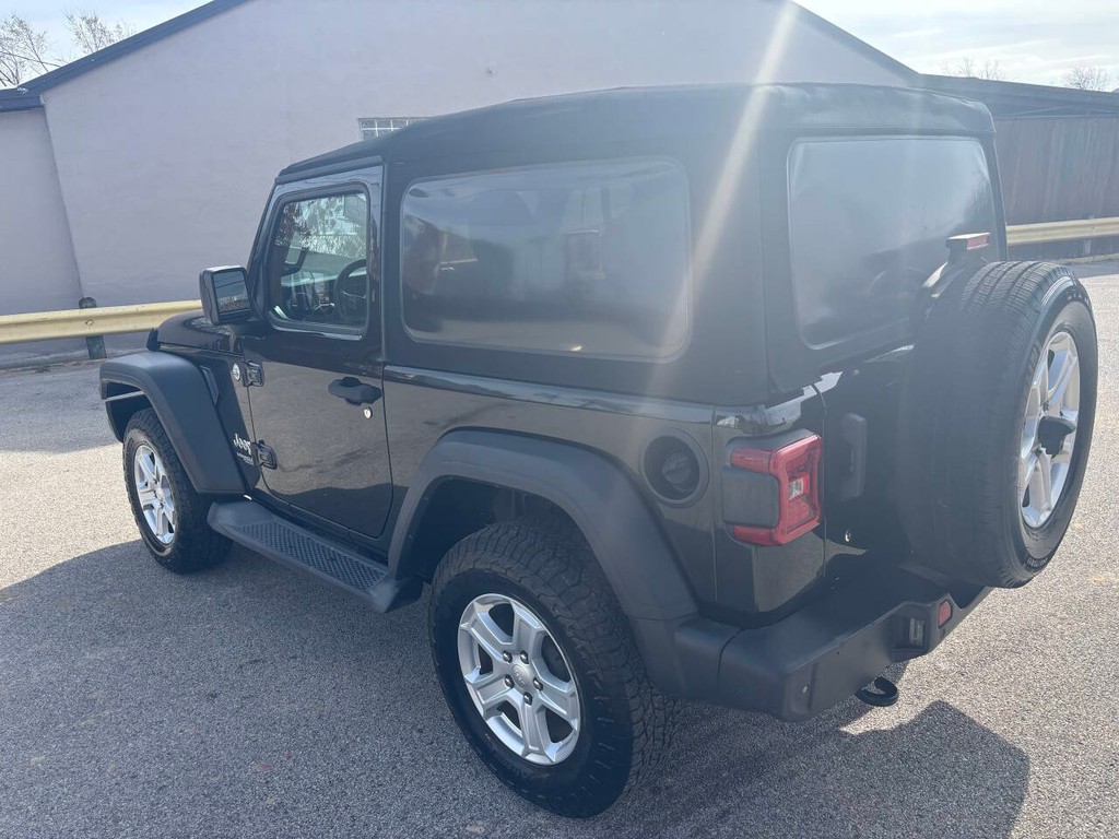 Jeep Wrangler Vehicle Full-screen Gallery Image 05