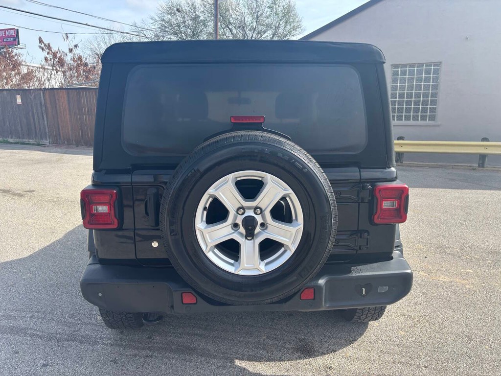 Jeep Wrangler Vehicle Full-screen Gallery Image 06