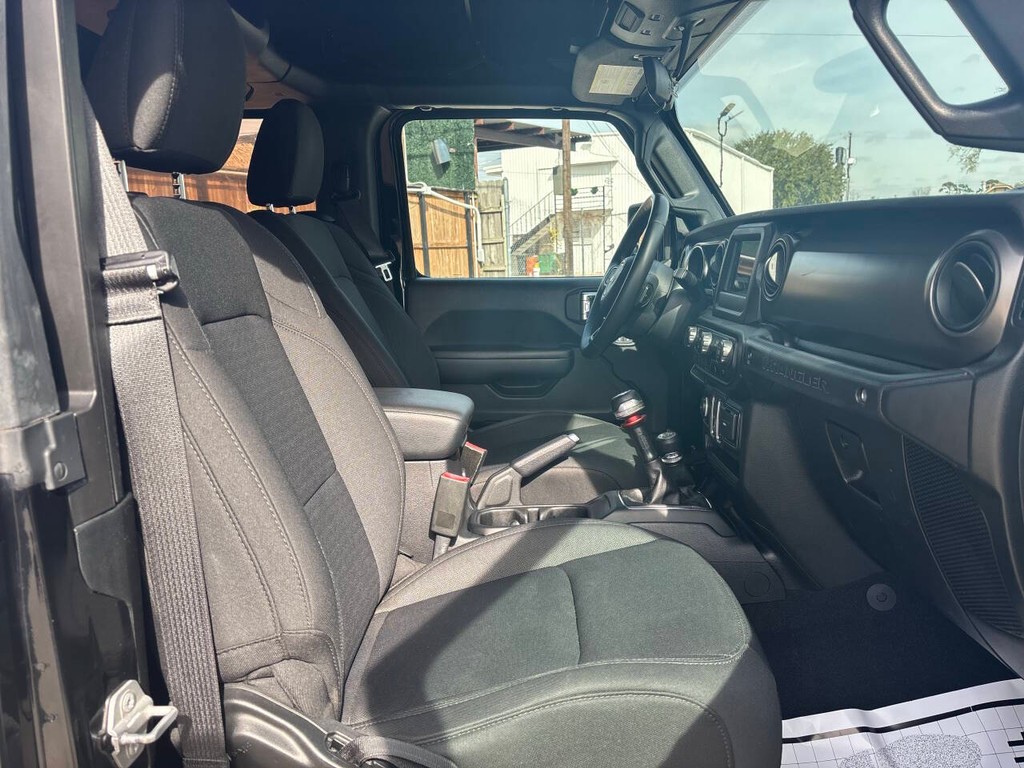 Jeep Wrangler Vehicle Full-screen Gallery Image 11