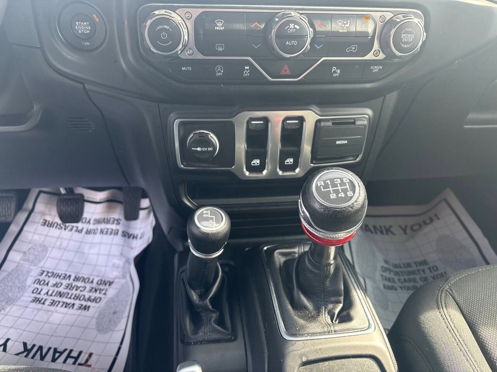 Jeep Wrangler Vehicle Full-screen Gallery Image 16