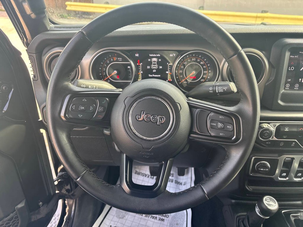 Jeep Wrangler Vehicle Full-screen Gallery Image 18