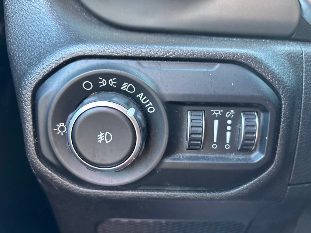 Jeep Wrangler Vehicle Full-screen Gallery Image 23