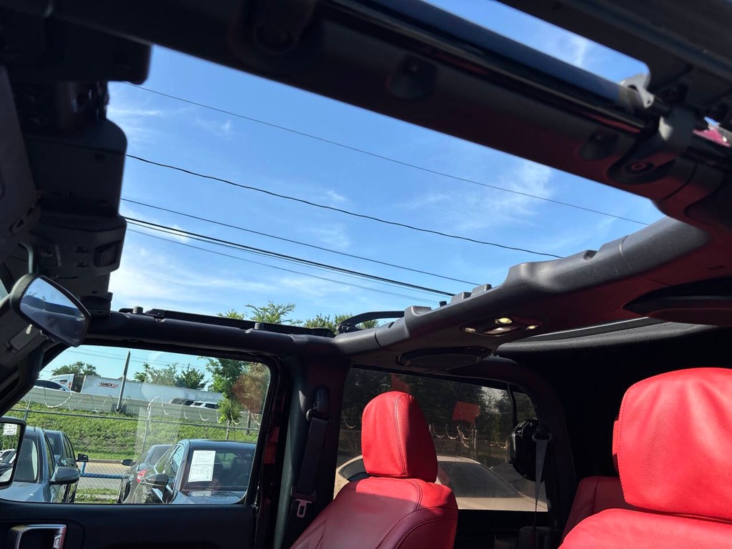 Jeep Wrangler Vehicle Full-screen Gallery Image 25