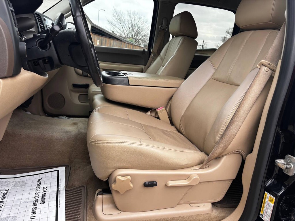 Chevrolet Silverado 1500 Vehicle Full-screen Gallery Image 10