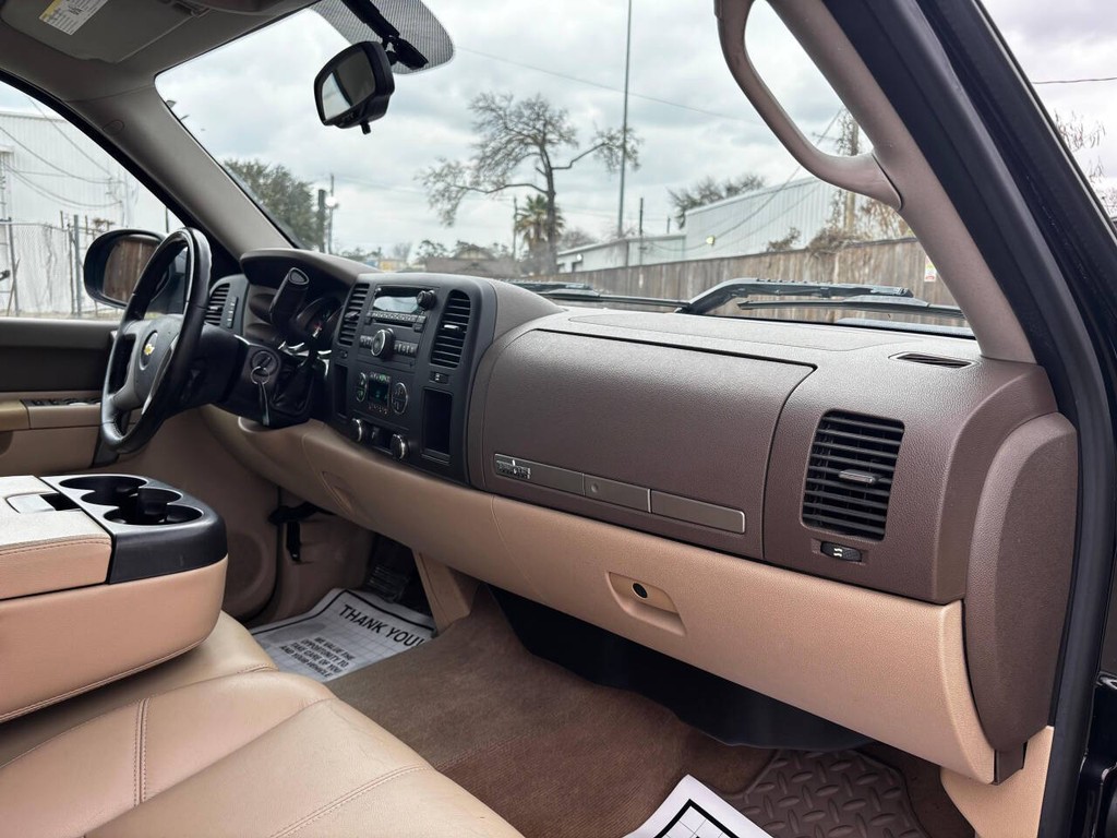 Chevrolet Silverado 1500 Vehicle Full-screen Gallery Image 11