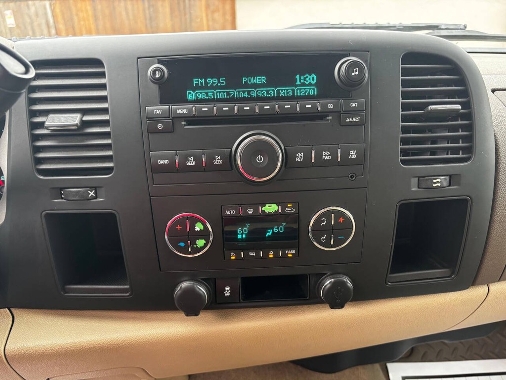 Chevrolet Silverado 1500 Vehicle Full-screen Gallery Image 16