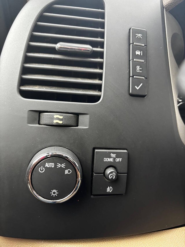 Chevrolet Silverado 1500 Vehicle Full-screen Gallery Image 19