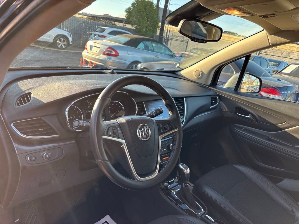 Buick Encore Vehicle Full-screen Gallery Image 08