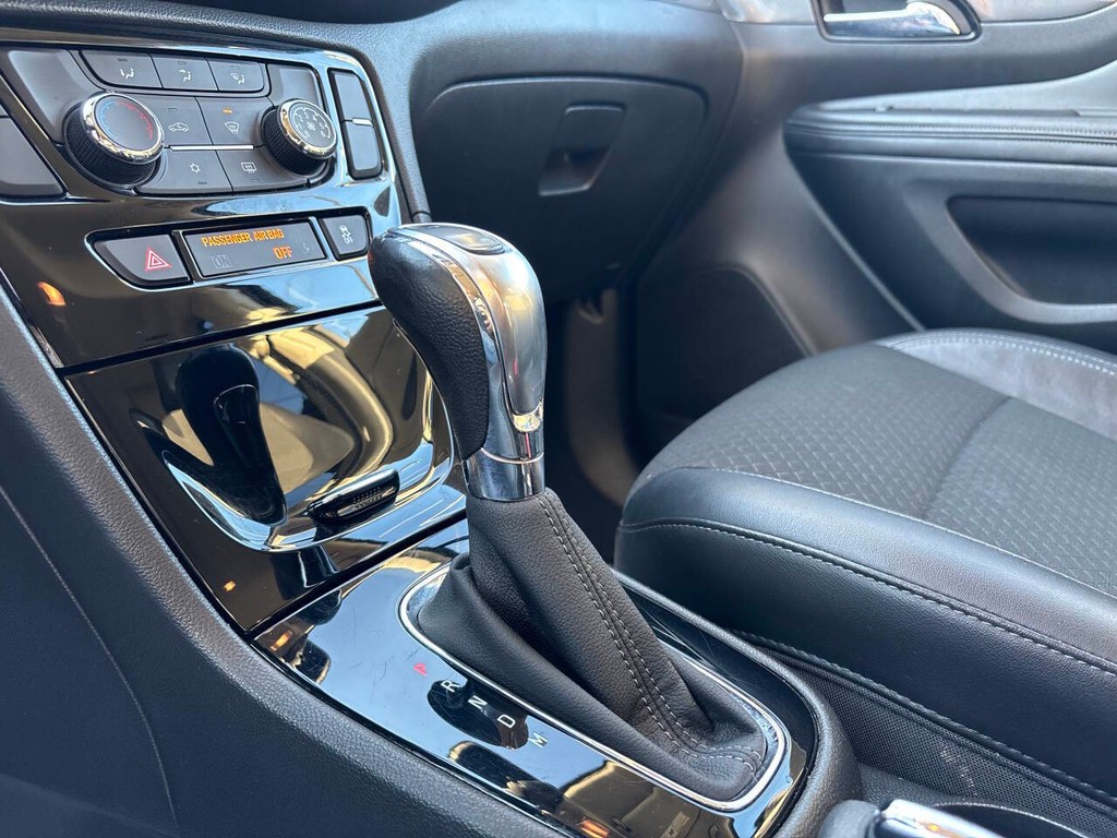 Buick Encore Vehicle Full-screen Gallery Image 18