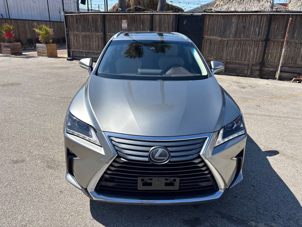 Lexus RX Vehicle Full-screen Gallery Image 04