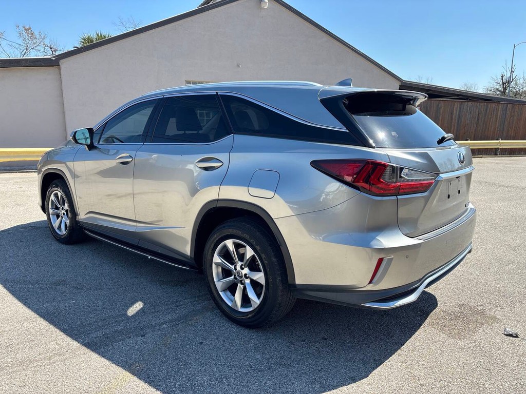 Lexus RX Vehicle Full-screen Gallery Image 06