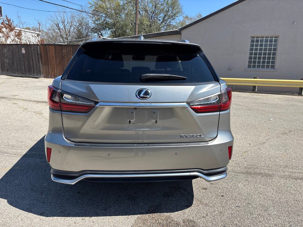 Lexus RX Vehicle Full-screen Gallery Image 07