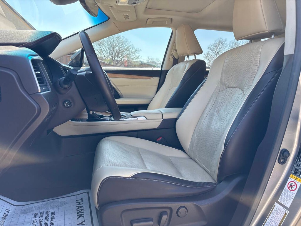 Lexus RX Vehicle Full-screen Gallery Image 10