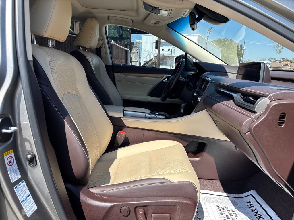 Lexus RX Vehicle Full-screen Gallery Image 11