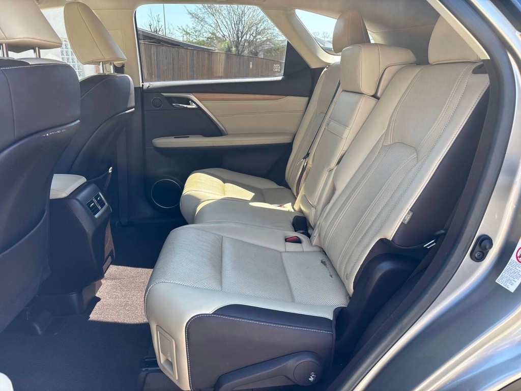 Lexus RX Vehicle Full-screen Gallery Image 12