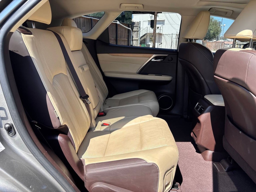 Lexus RX Vehicle Full-screen Gallery Image 13