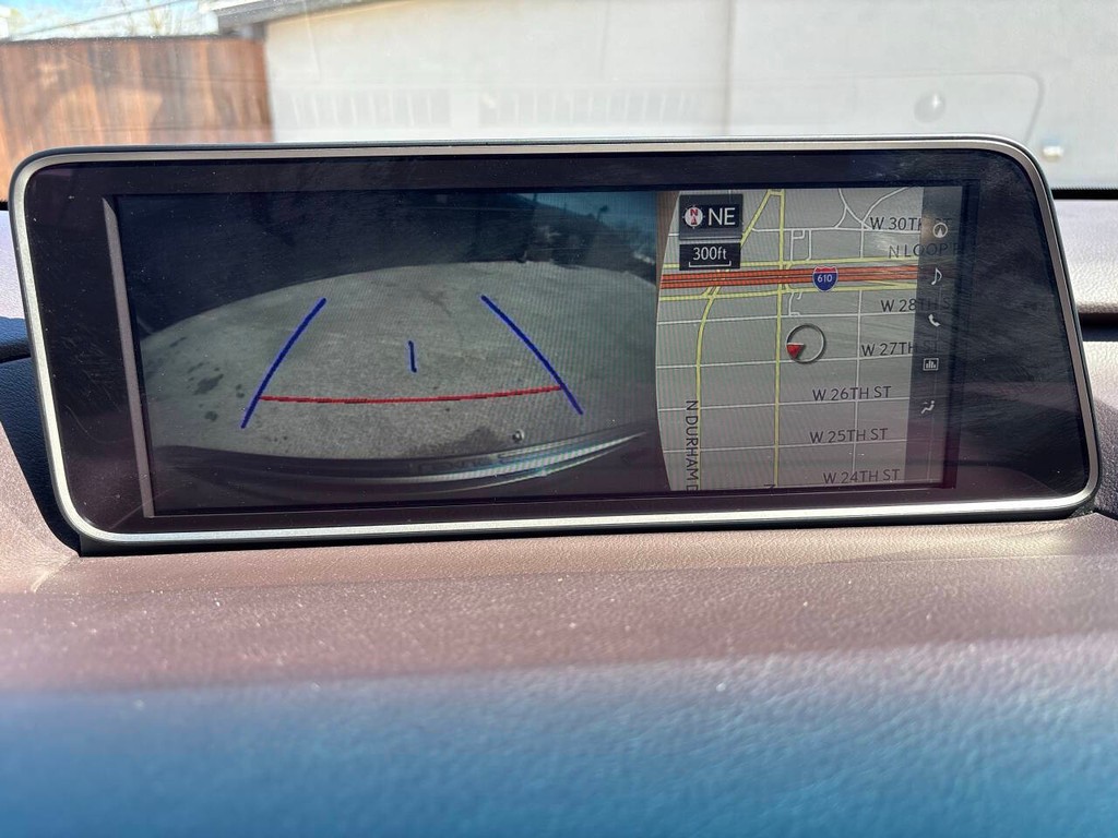 Lexus RX Vehicle Full-screen Gallery Image 17