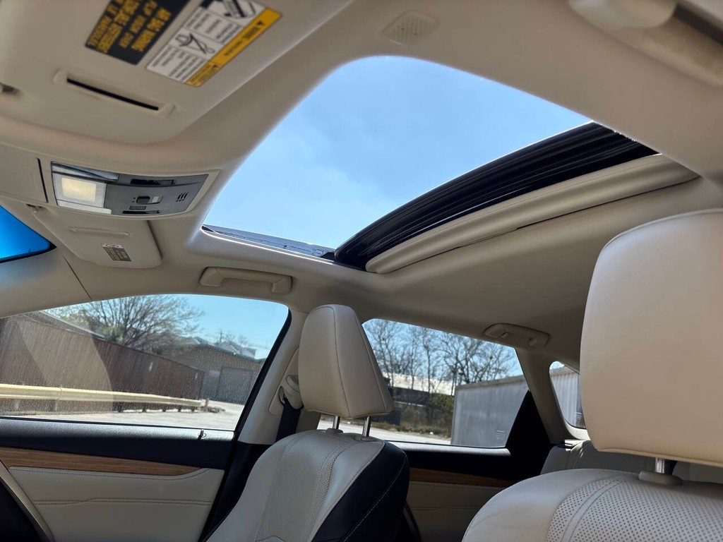 Lexus RX Vehicle Full-screen Gallery Image 19