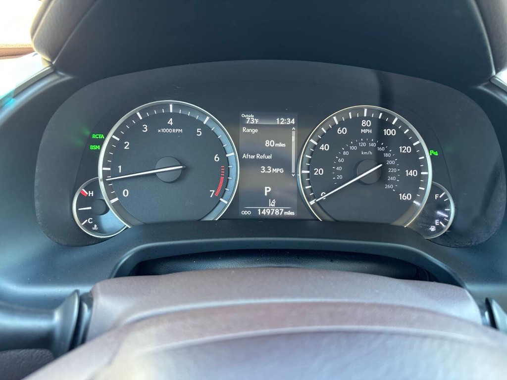 Lexus RX Vehicle Full-screen Gallery Image 20